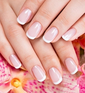 làm móng - cạo & tẩy tế bào chết - bôi kem - massage - gel màu