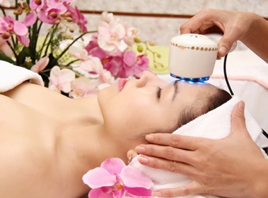 Lợi Ích Của Việc Chăm Sóc Da Mặt Tại Spa So Với Tự Chăm Sóc Tại Nhà