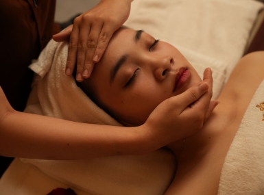 Bí Kíp Cứu Rỗi Làn Da Giữa Lòng Sài Gòn Hoa Lệ: Trải Nghiệm Chăm Sóc Da Quận 1 Cực Đỉnh Tại Lisa Spa & Nail