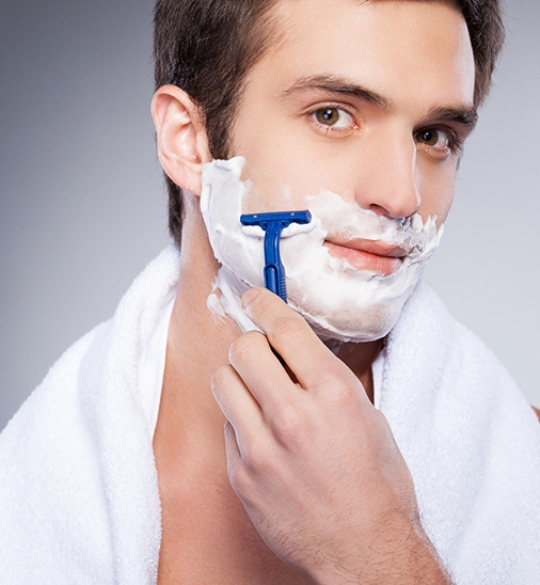 dầu gội và cạo râu